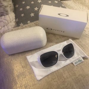 🔥 Oakley Overtime polished white sunglasses 🔥